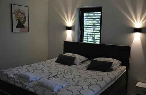 Paka Apartment | House Under The Maple Tree