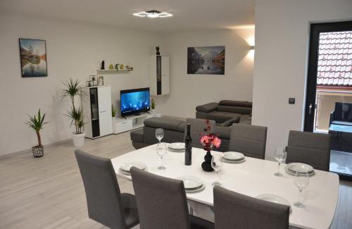 Paka Apartment | House Under The Maple Tree