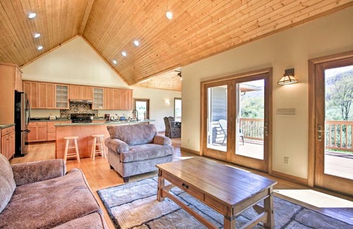 Snowshoe House | House with Deck, Fire Pit - 15 Mins to Snowshoe!