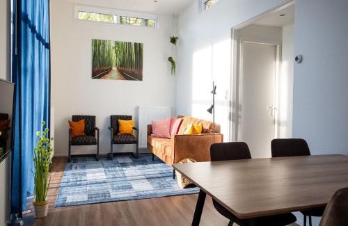 Municipality of Rhenen Ski Chalet | House with dishwasher, in nature reserve