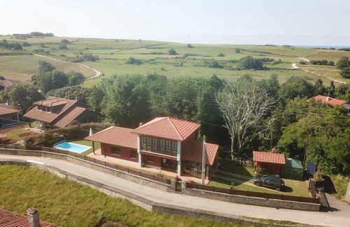 Llamigo House | House with heated pool and beautiful glazed porch