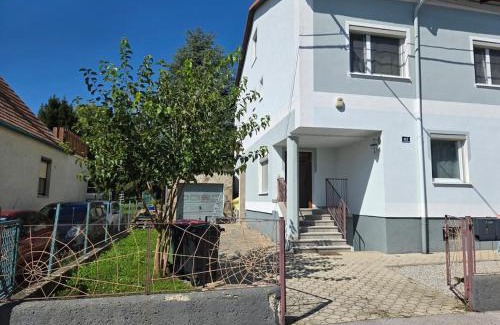 Bruck an der Leitha Apartment | House with garden near Vienna & airport