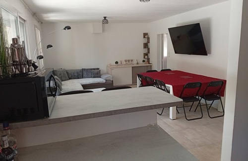 Yevre-le-Chatel House | House with garden/terrace facing the forest