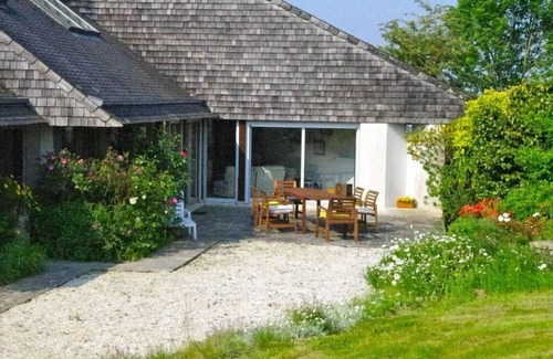 Taule House | House with Garden and Sea views