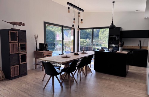 Caurel House | House with indoor pool at the foot of Lac de Guerlédan