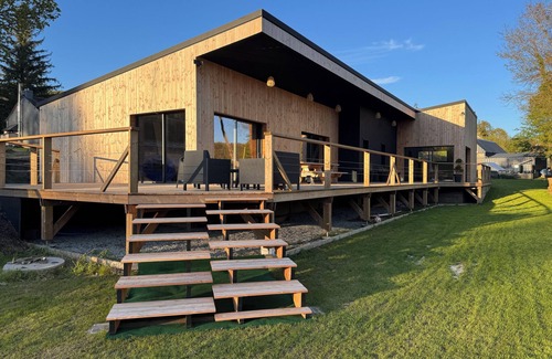 Caurel House | House with indoor pool at the foot of Lac de Guerlédan