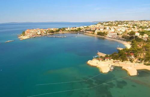 Zrnovnica House | House with large garden right next to the river