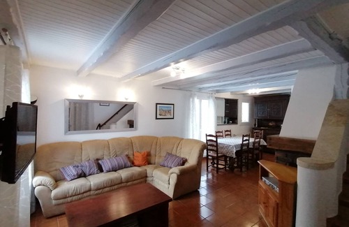 Aubessagne House | House with large plot and mountain views