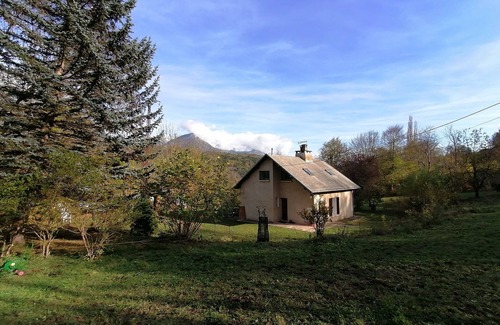 Aubessagne House | House with large plot and mountain views