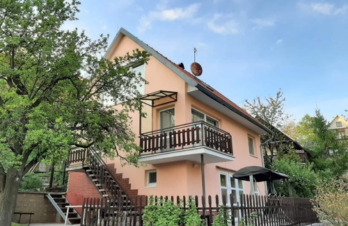 Rozdrojovice House | House with large terrace and pool for city and nature vacation