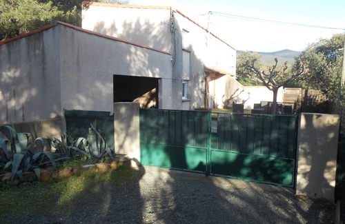 Pierrerue House | house with pool in a pretty hamlet in the middle of pines, oaks .