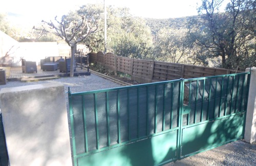 Pierrerue House | house with pool in a pretty hamlet in the middle of pines, oaks .