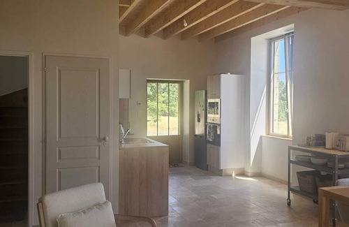 Les Montils Bed & Breakfast | House with private spa, wood stove and swimming pool: domaine de la Moyendrie