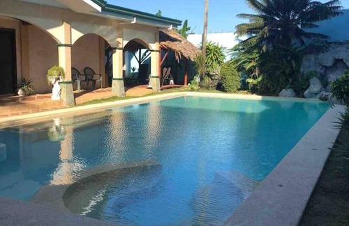 Lapu-Lapu House | House with private pool and extensive garden