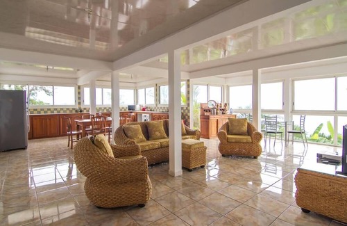 Saint-Leu House | House with swimming pool in St Leu facing the Indian Ocean, garden with trees.LACMER.