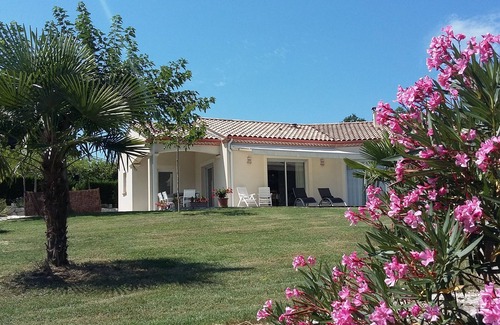 Moissac House | House with swimming pool and remarkable panorama