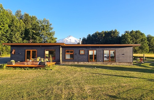 Villarrica House | House with Volcano and Lake View (JW)