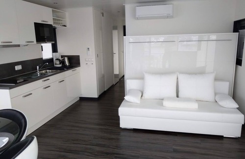 Leuken Boat Rental | Houseboat Leukermeer in Well/NL