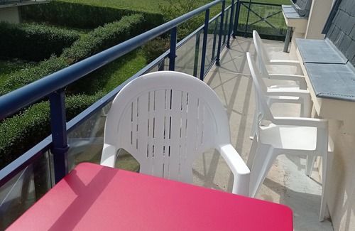 Grandcamp-Maisy Apartment | HOUSING STATEMENT SOUTH EAST, 60 M2, NEW, BRIGHT, QUIET, BALCONY VIEW M