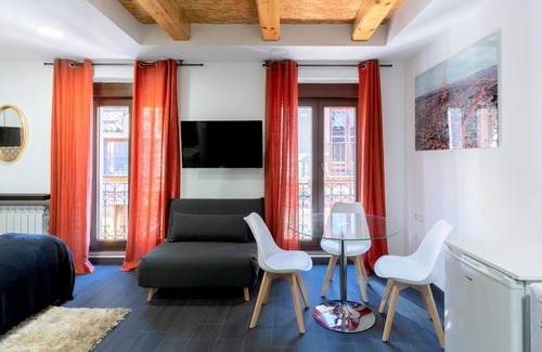 Old Town Apartment | Housingleon- Five Rooms Barrio Húmedo