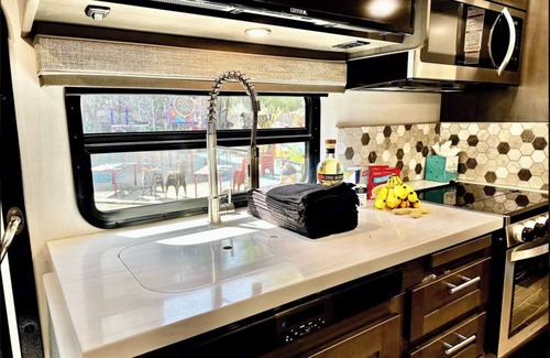 Elgin House | Howdy RV - 2023 Luxury Motor Coach - Sleeps 10