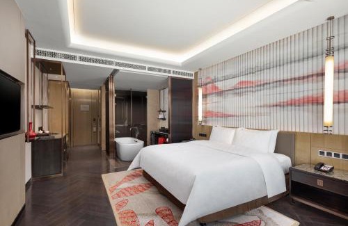 Jinghu District Hotel | HUALUXE Wuhu
