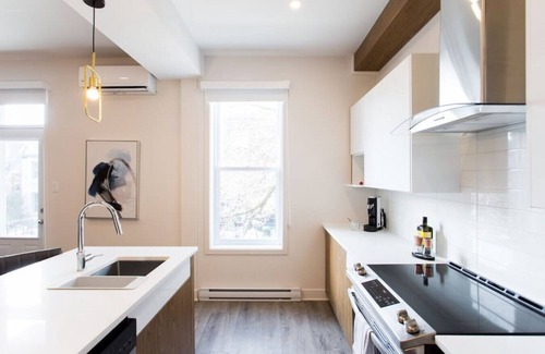 Mile End Apartment | Huge 2 Bdr with Balcony in Mile End by Denstays