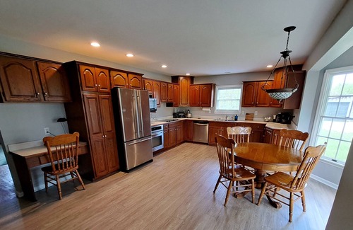 Lexington House | HUGE 3BR HOUSE ON 8 ACRES. AMAZING PORCHES, POOL TABLE, & NO EXTRA FEES! YAY!