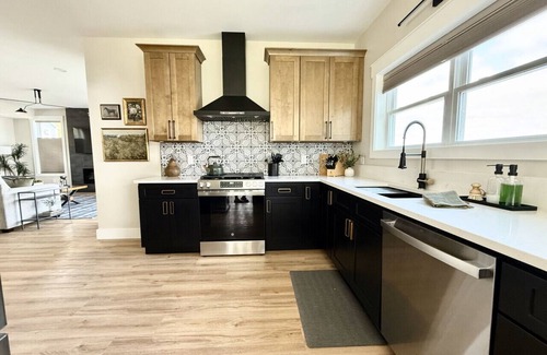 Cicero Apartment | Huge 6BR Oneida Lakefront Retreat - Sleeps 20!