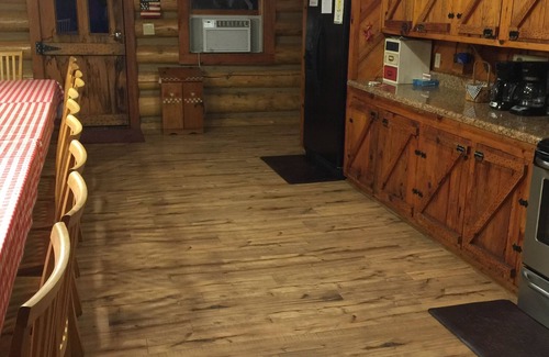 Green Mountain Cabin | Huge 8 bdm 7 baths, log cabin with views! sleeps 35, eating for 28, pets oknn