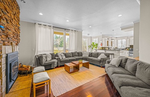 Washougal House | Huge home on 10 acres with Hot tub/Sauna & Privacy