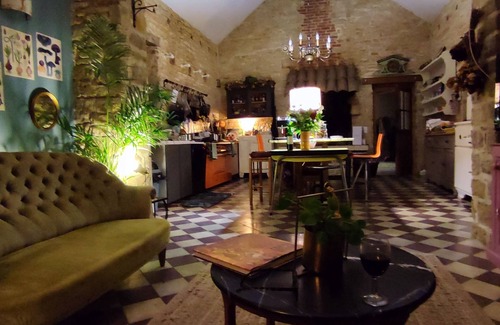 Evran House | Huge House with Private Pool,Movie Lounge, Pizza Oven. 12k Dinan 30 mins beaches