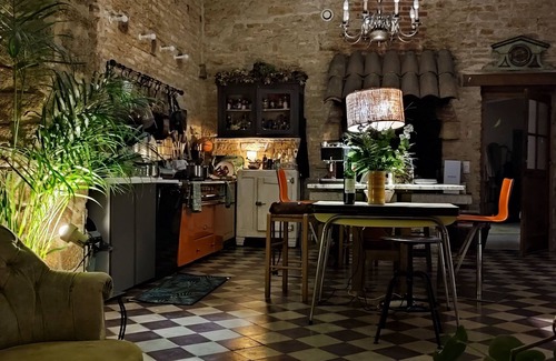 Evran House | Huge House with Private Pool,Movie Lounge, Pizza Oven. 12k Dinan 30 mins beaches