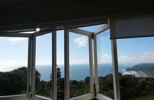 New Lynn Cottage | Huge ocean views and west coast vistas