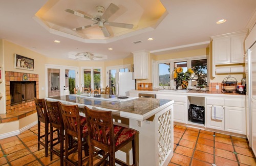 Escondido House | Huge Pool+Spa, Text Bob For SPECIAL PRICING DATES.