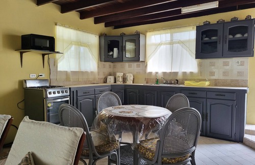 Christie House | HUGH SALE - Spacious 2 bed apt 5mins from Sandy Lane and Holetown beaches.