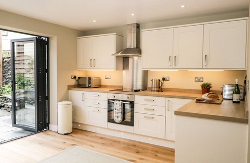 Staveley House | HUGILL COTTAGE, pet friendly, with open fire in Staveley