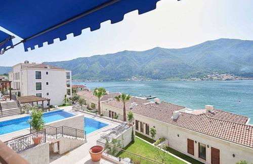 Dobrota Apartment | Huma Suite with Seaview