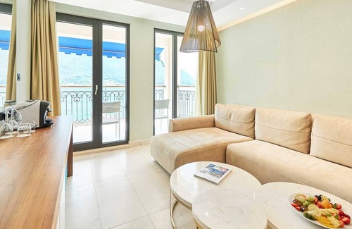 Dobrota Apartment | Huma Suite with Seaview