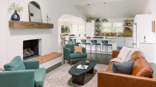 Barium Springs House | Hummingbird Home by AvantStay Boat House Dock