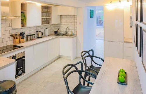 Arbury House | Humphreys Lodge - 26 Humphreys Road · Artistic & Modern Design Humphreys Lodge