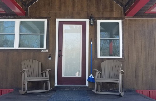 Peebles Cabin | Hunter Lodge (Secluded in Amish Country and peaceful)