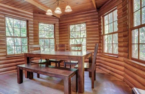 Zigzag House | Hunter's Haven