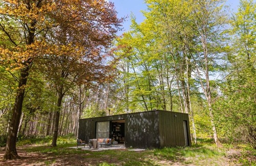 Stekene House | Huswell - Cozy Forest Cabinet with Private Hot Tub