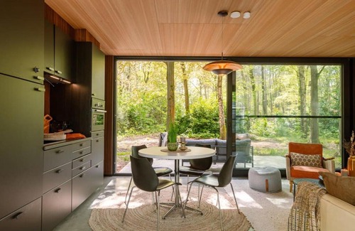 Stekene House | Huswell - Cozy Forest Cabinet with Private Hot Tub