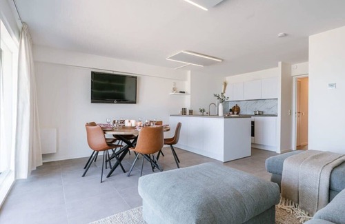 Blankenberge Apartment | Huswell - Frontal seaview apartment in Blankenberge