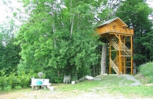Ecole Ski Chalet | Hut perched on the edge of one of the most beautiful animal reserve in France