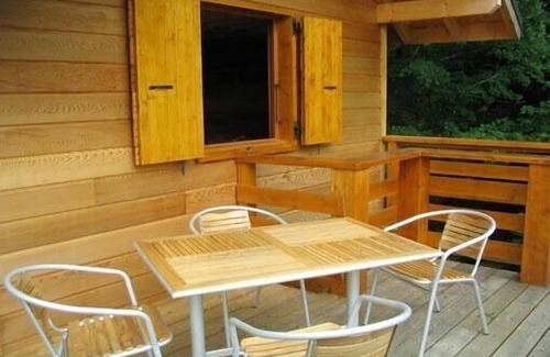 Ecole Ski Chalet | Hut perched on the edge of one of the most beautiful animal reserve in France