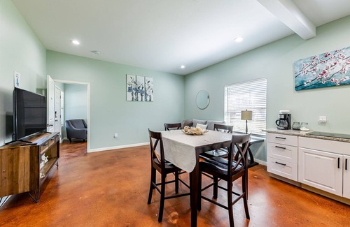Hutto House | Hutto Casita 5 min from Kalahari Resorts & Dell Diamond!