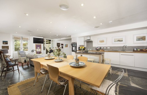 Chysauster Apartment | Hypatia Apartment - STUNNING APARTMENT. CLOSE TO BEACHES. DOG FRIENDLY